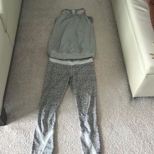 LULU lemon matching workout yoga outfit.built in bra top.